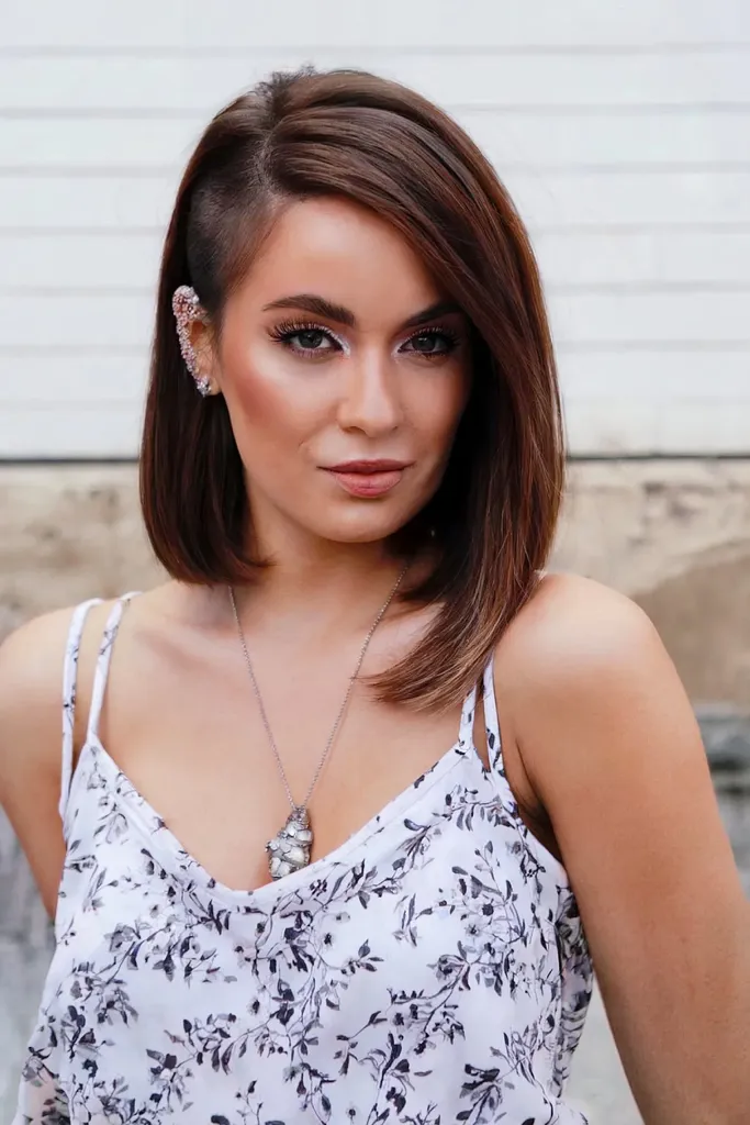 Garš bobs ar apakšējo griezumu' title=