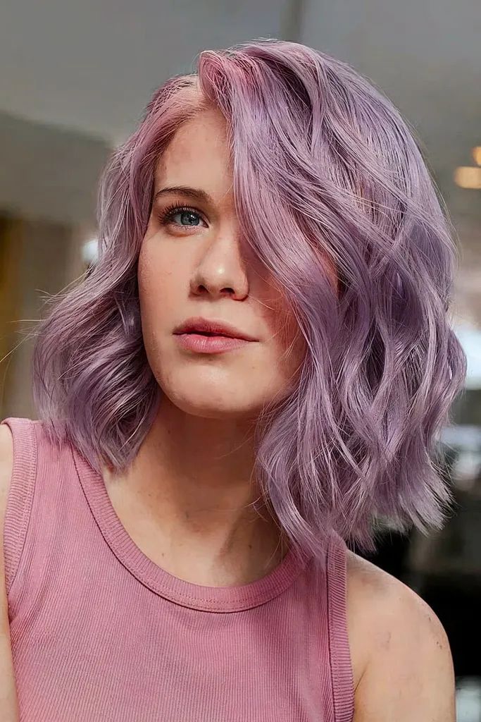 Violeta viļņota daivu griezums' title=