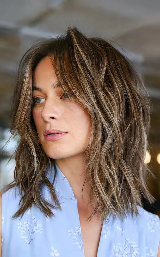 garāks bobs lūstošiem matiem' title=