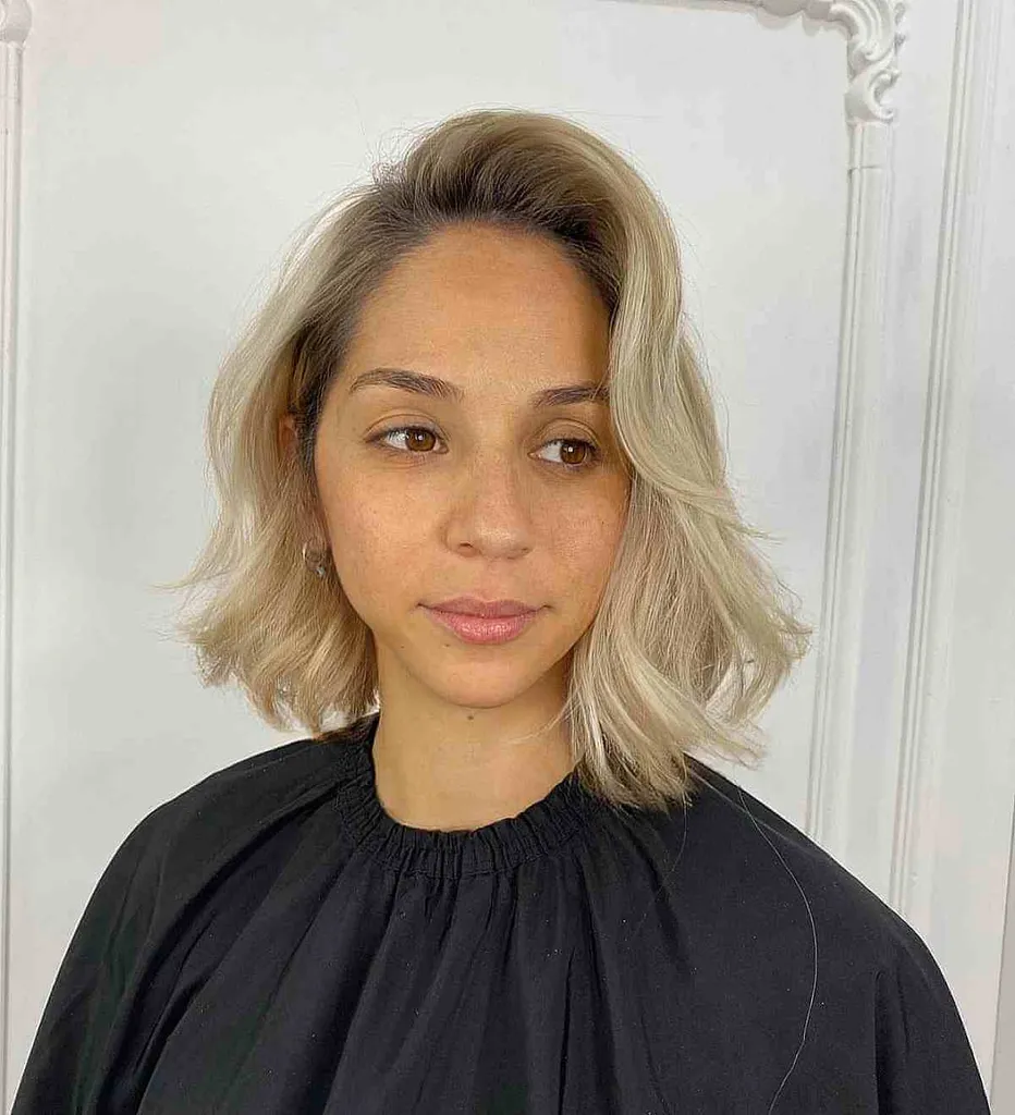 Boba frizūra ar gariem sāniem' title=