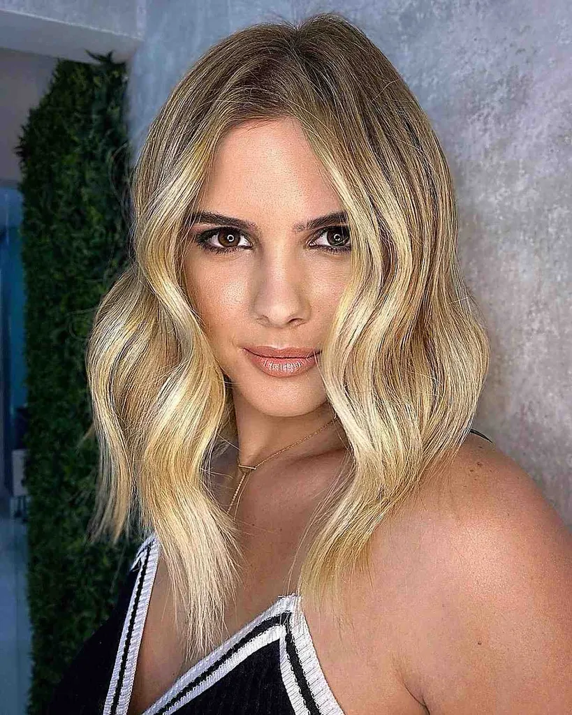 gara žilete piegriezta boba frizūra' title=