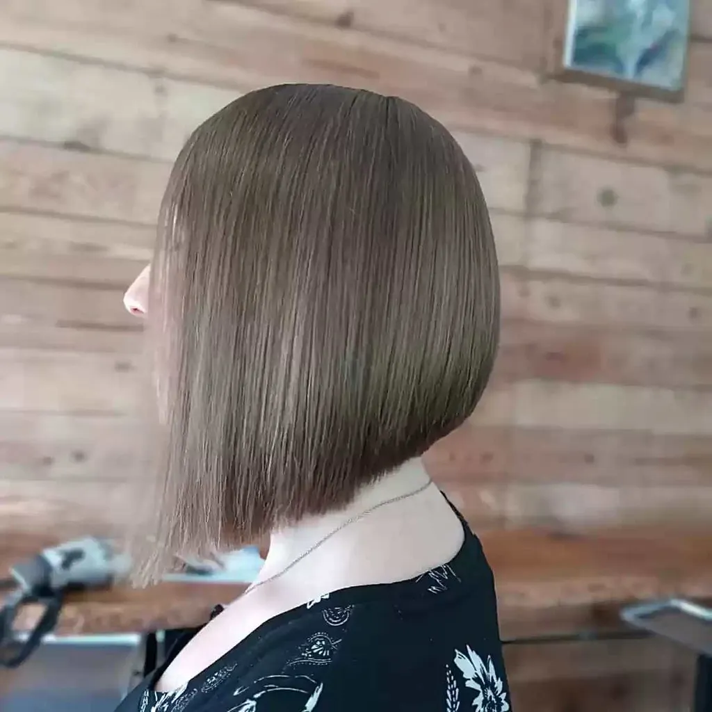 Kaklą besiganantis A linijos aptakus sūpynės bobas' title=