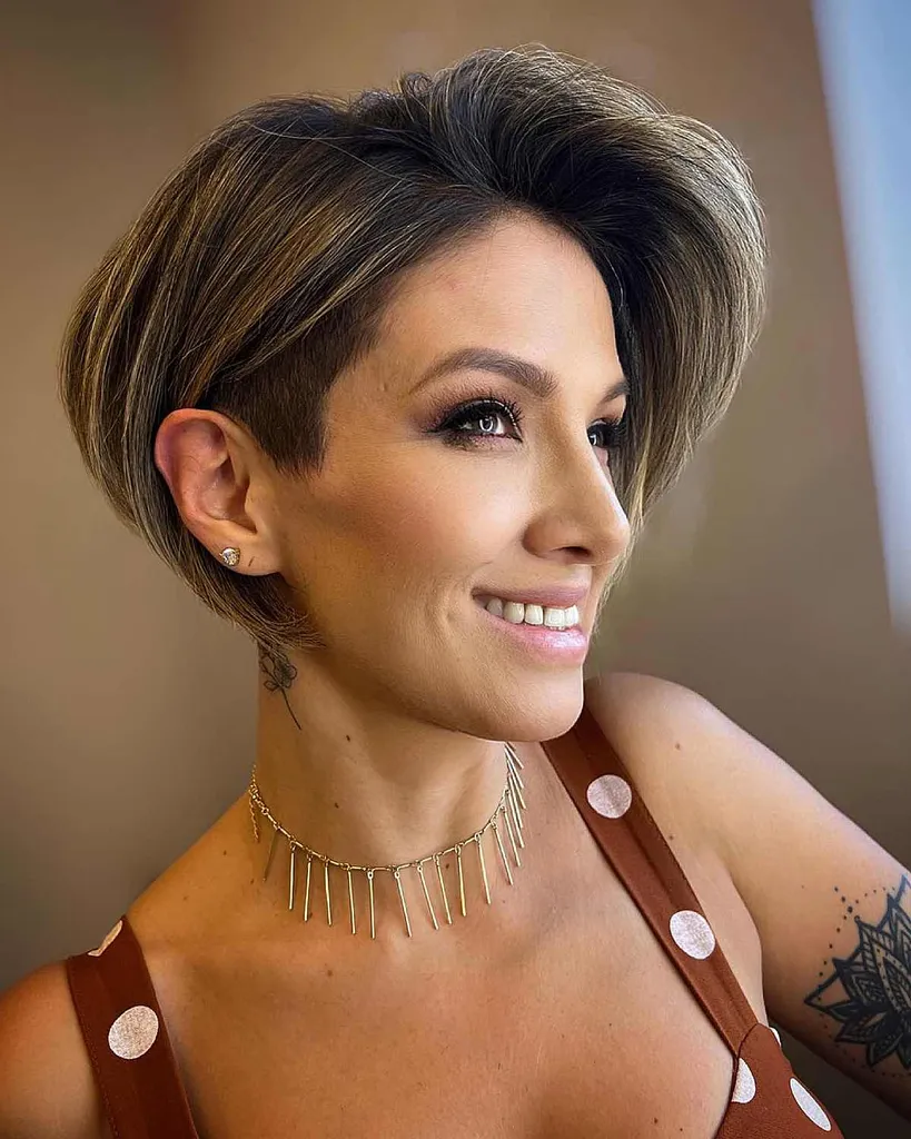 peinado bob recortado lateral' title=