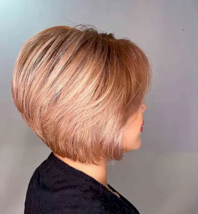 Neck-Grazing Stacked Peach Bob with Thin Layers