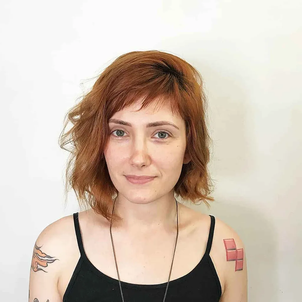 Asimetriškas, neryškus bobas su kutais' title=