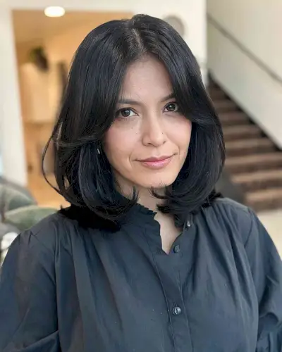 1990s Voluminous Face-Framing Long Bob