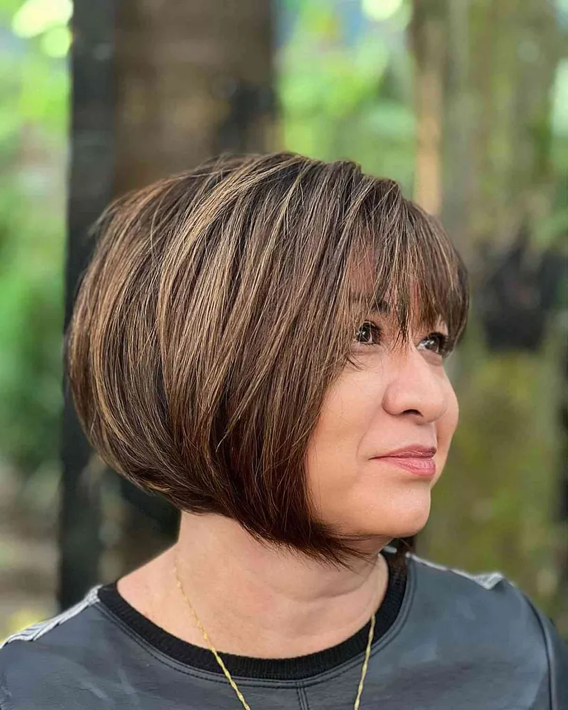 Bob arredondado ligeiramente angulado para cabelos grossos' title=