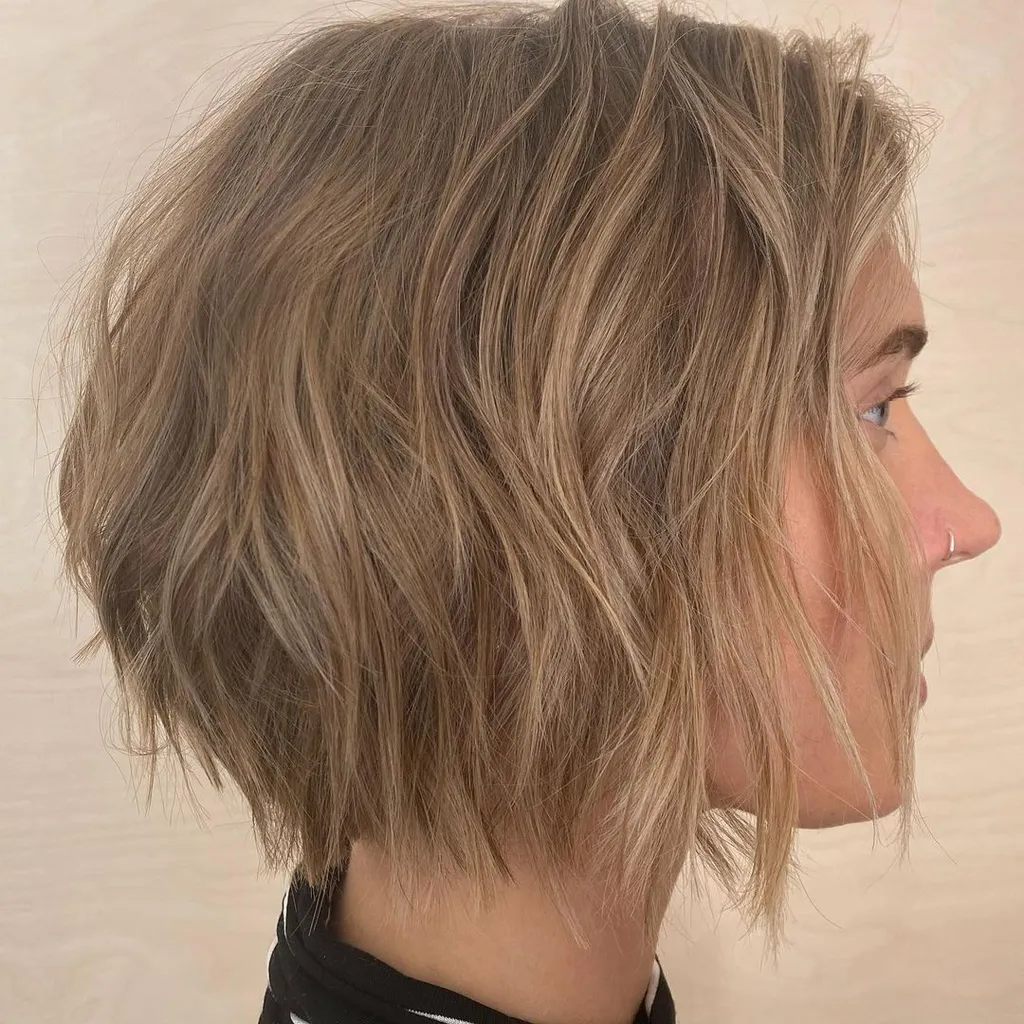 Bob desordenado hasta la barbilla' title=