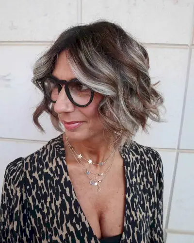 Lived-in bob with layers and long fringe