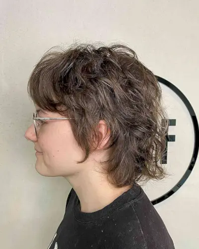 Neck-Grazing Layered Wolf Bob Cut Mullet