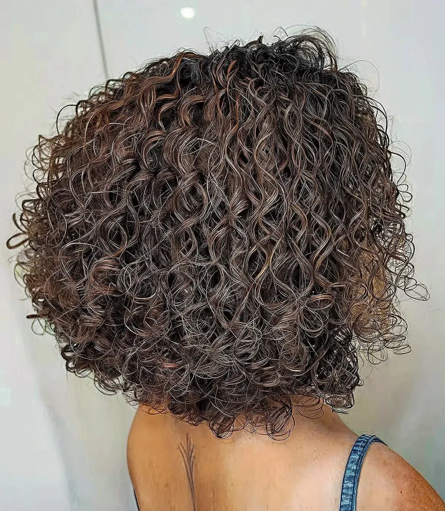 Lob stivuit cu bucle naturale care necesită întreținere redusă' title=