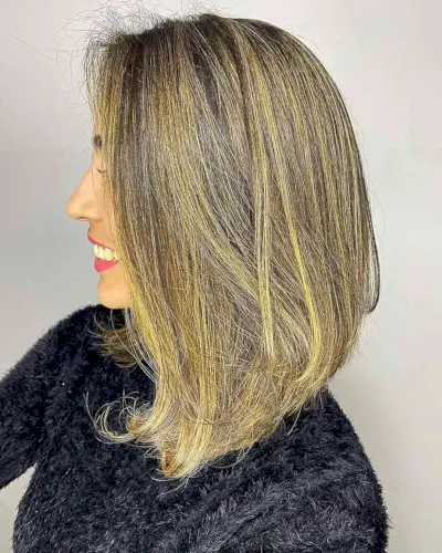 Collarbone-Length Warm Blonde Stacked Lob with Slight Graduation