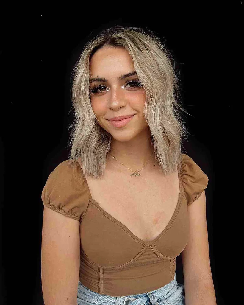 Razor Cut Bob pro jemné vlasy v délce po ramena' title=