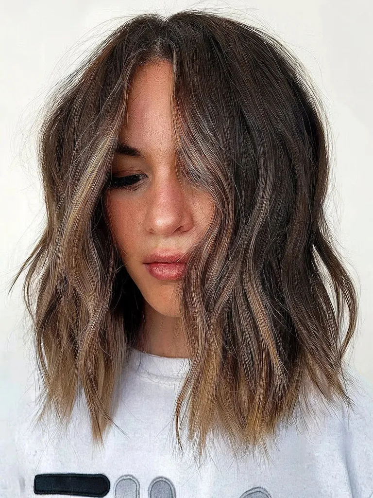 Modern Choppy Lob cu o piesă de bani maro deschis' title=