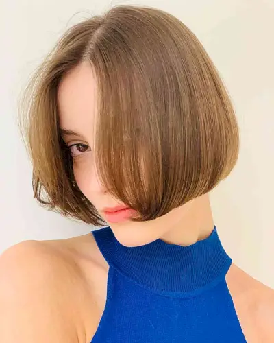 Jaw-Length Middle Parted Blunt Bob for Fine-Haired Ladies
