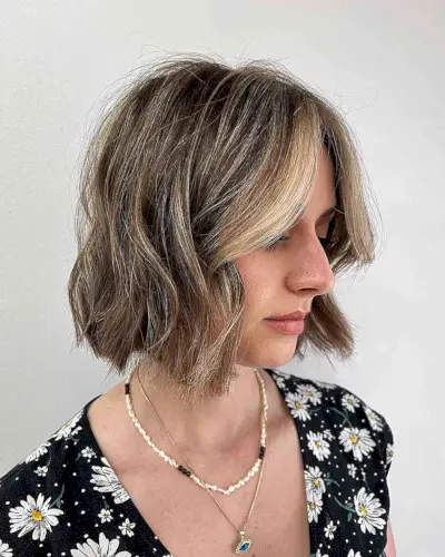 Face-Framing Short Bob Hair with Choppy Layers and Waves