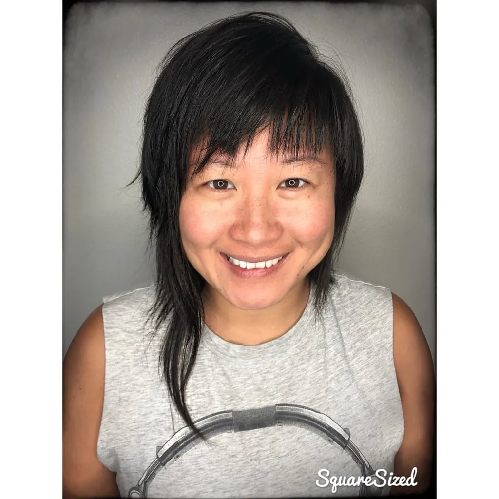 שאגי אסימטרי בוב עם פרינג'' title=