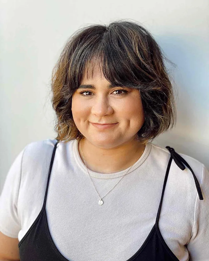 café expresso marrom sonhador com reflexos caramelo para rostos redondos' title=