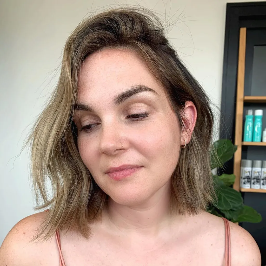 Penteado Beachy Babe Bob para cabelos finos e rosto arredondado' title=