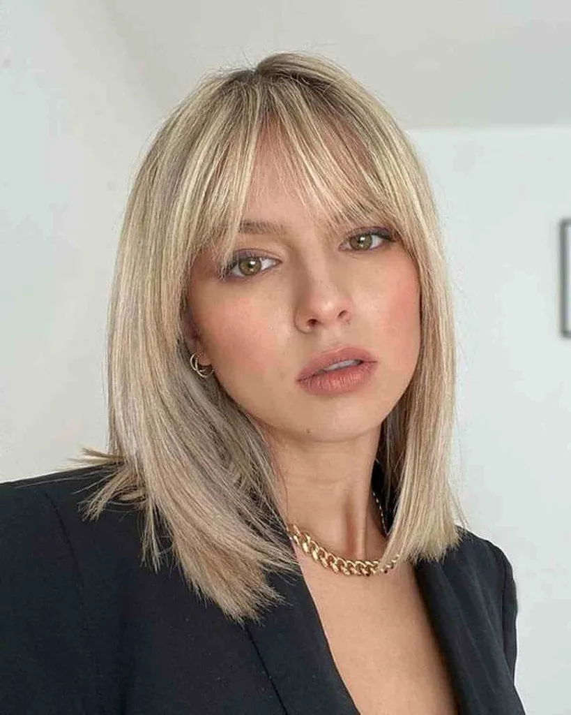 Wispy Fringe가 있는 부드러운 로브' title=