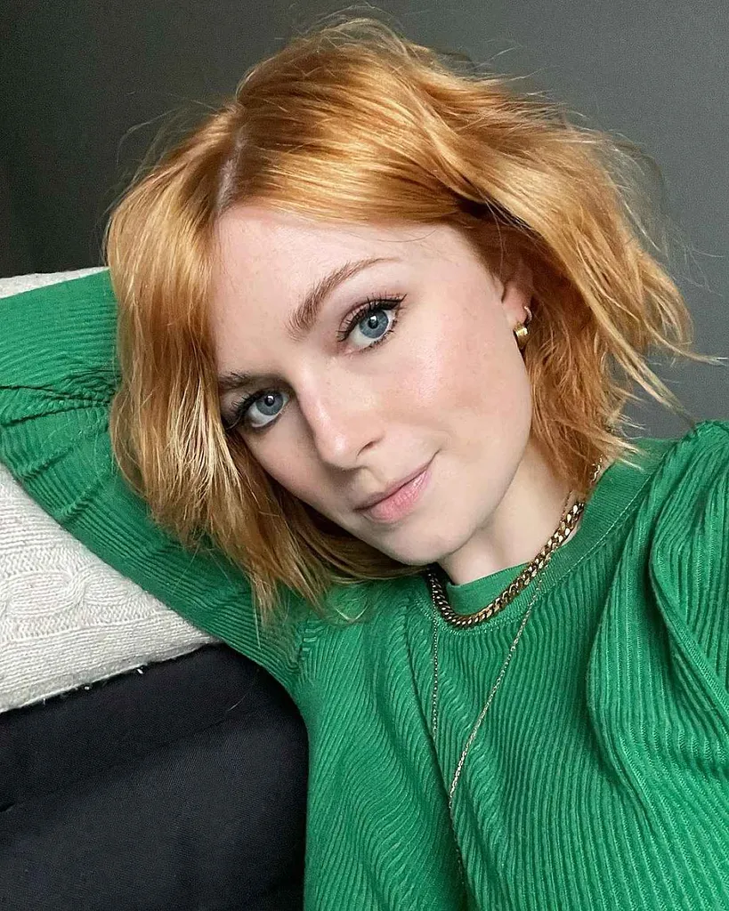 미묘한 레이어가 있는 짧고 고르지 못한 샤그' title=