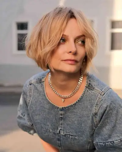 Chin-Length Chic Choppy Bob