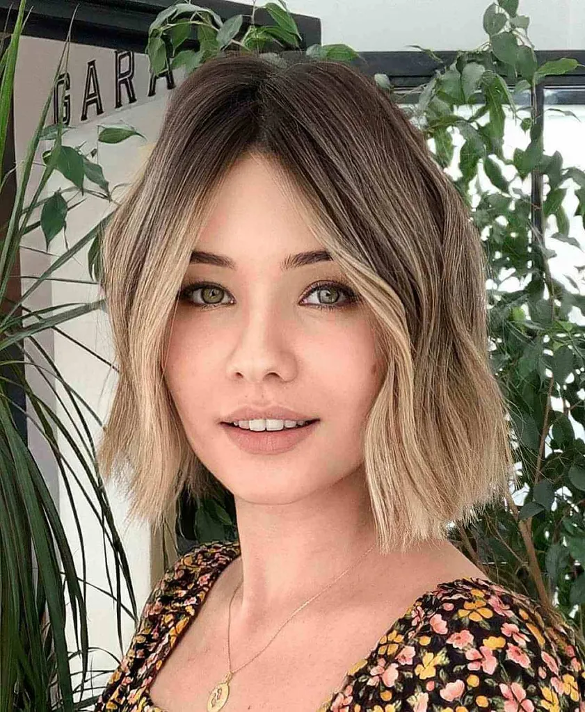 Short Cute Blunt Cut Bob עם Ombre' title=