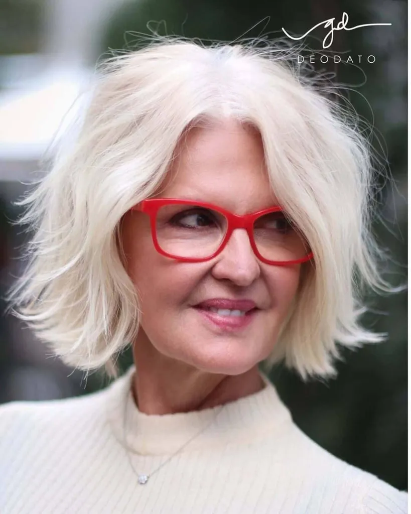 בוב בוטה קצר לנשים מעל גיל 50' title=