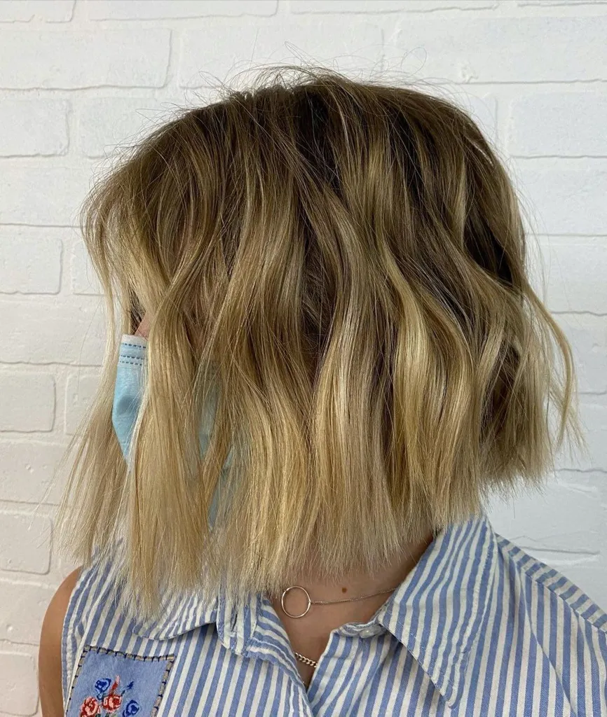 בוב גלי בוטה מגמתי לשיער קצר' title=