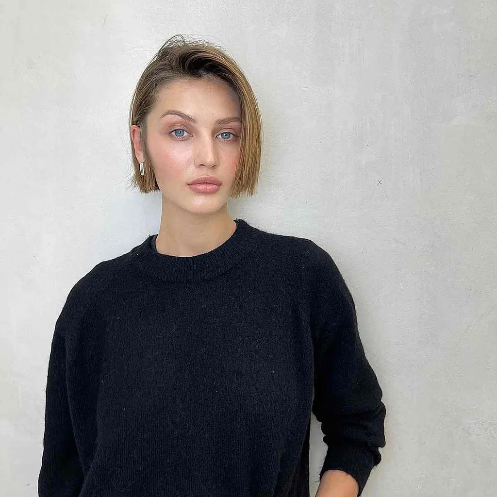 שיער קצר עם קצוות מרקם לילדה' title=