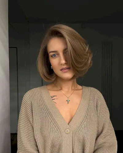 Short Bubble Bob Hair with Wispy Layers