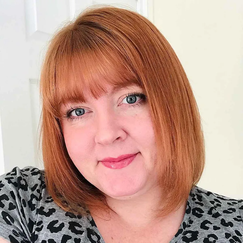 Ilgas Bobas su kirpčiukais, skirtas apvalioms moterims' title=