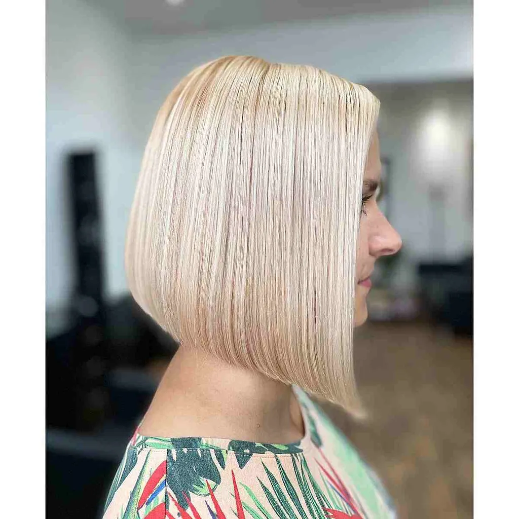 Bob moderno de ângulo médio com camadas' title=