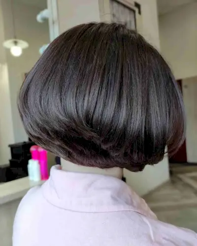 Short Graduated Bob with Feathered Layers