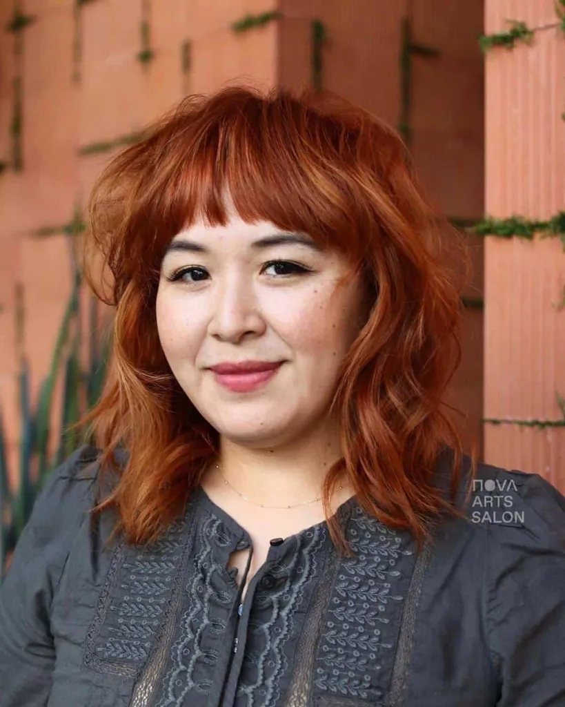 לובי שאגי לפנים עגולות' title=