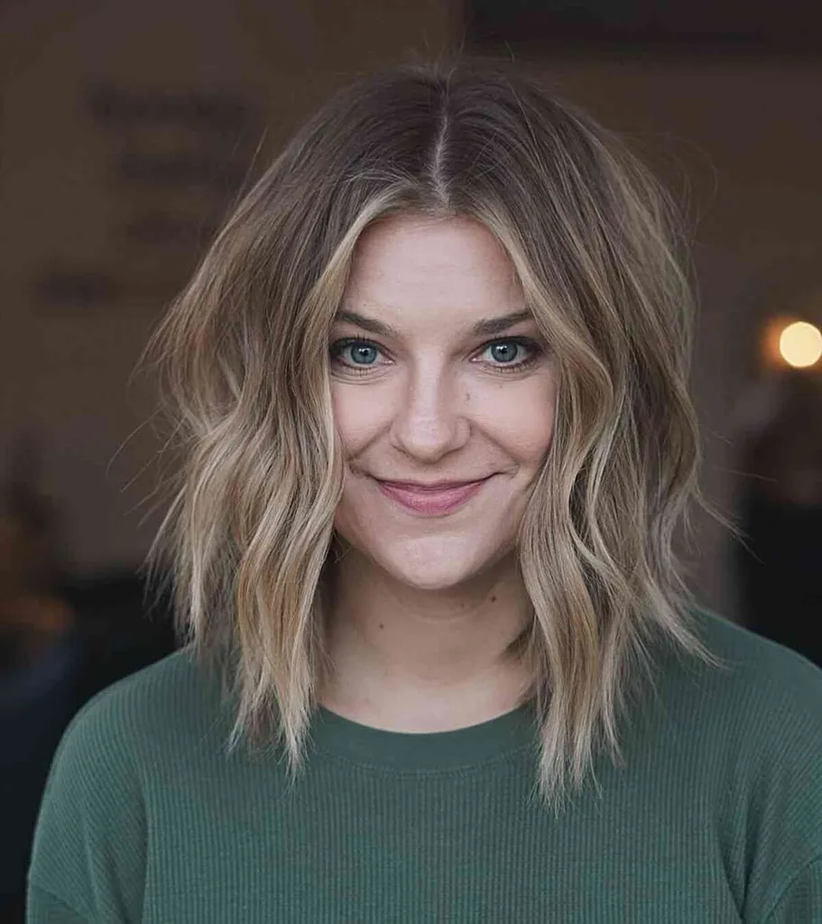 Shattered Long Bob so strednou časťou a kúskom peňazí' title=