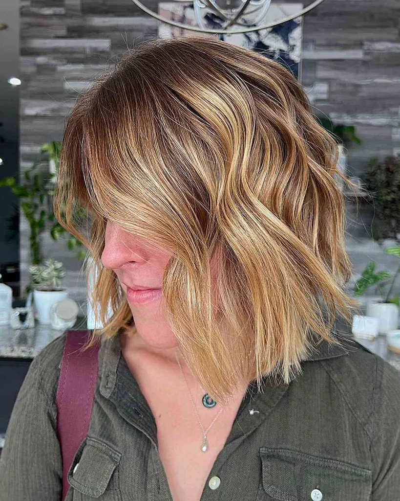 Shattered Wavy Bronde Long Bob' title=