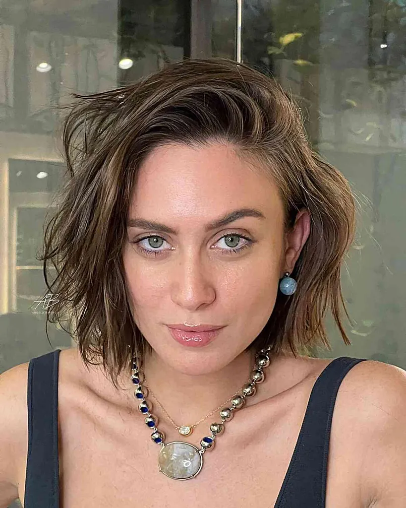 Objemné krátke vlasy Bob s textúrou s textúrou' title=