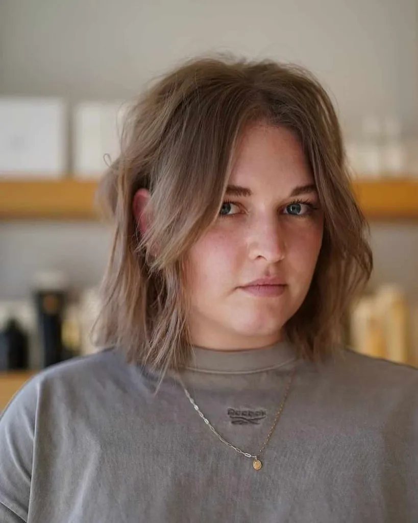 21 nejlepších způsobů, jak zastřihnout kudrlinky po ramena pro jemné vlasy' title=