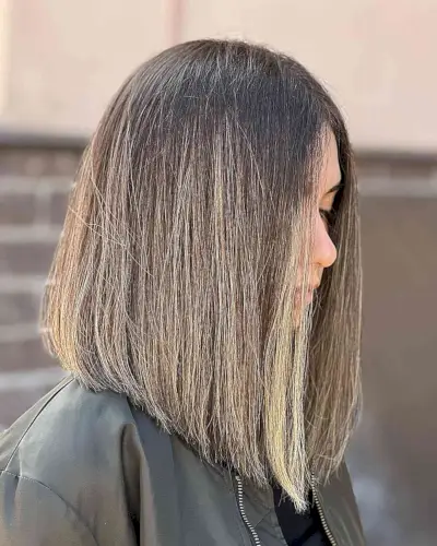 Long Bob for a Round Face with Sun-Kissed Highlights