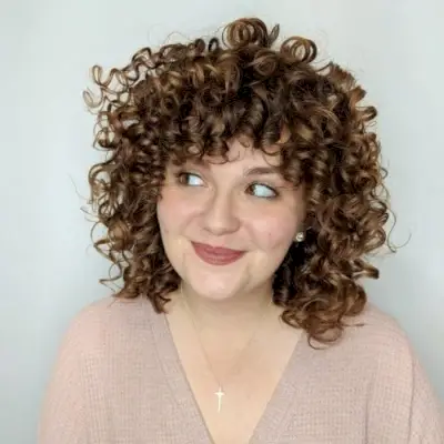 Cute and Trendy Curly Bob for Women with Round Faces