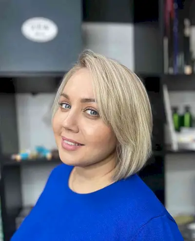 Short-Length Side Part Bob for Round Faces