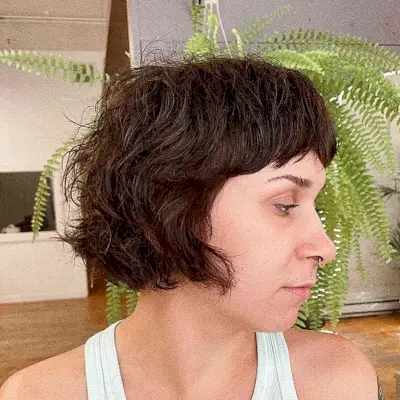 Jaw-Grazing Layered French Bob with Natural Texture
