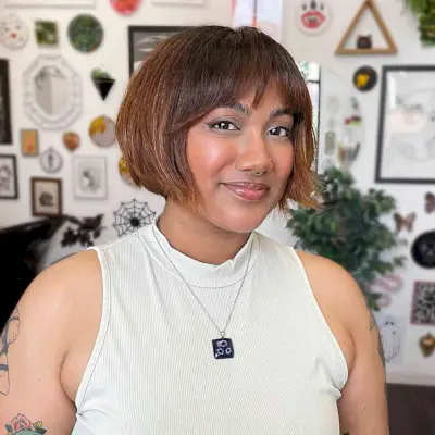 Brown Short French-Cut Bobbed Hair with Soft Bangs