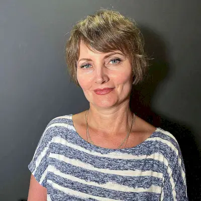Sweeping Fringe on an Ear-Length Bob with highlights for older women