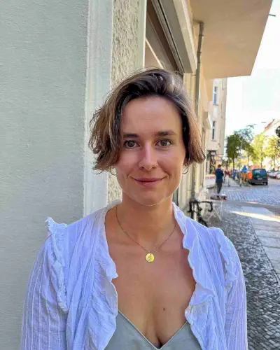 Ear-Length Mini Boyfriend Bob with Deep Side Part