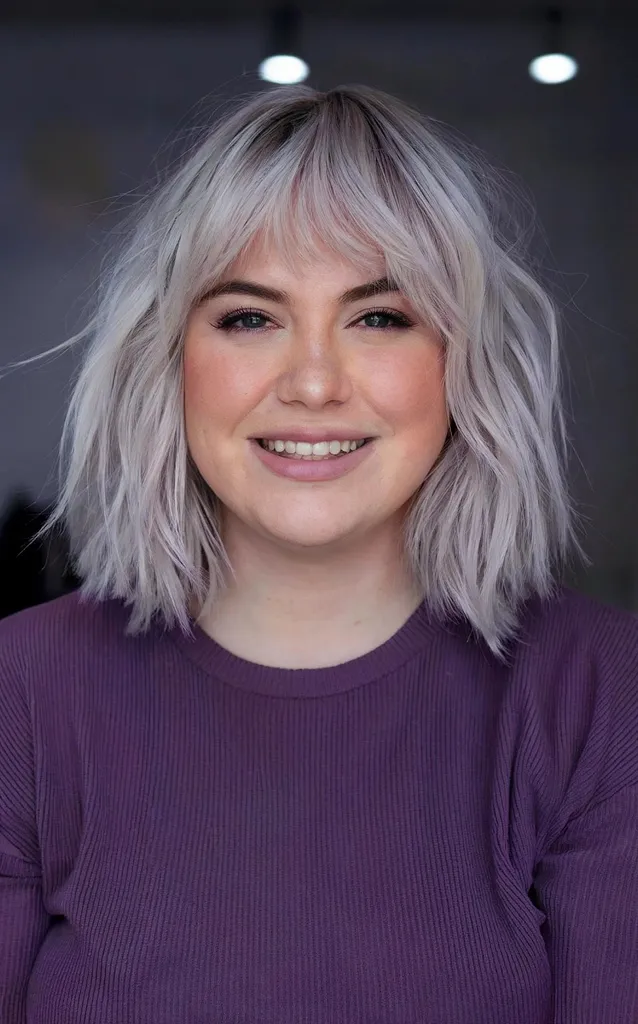 Od blondu do platynowego boba z grzywką do twarzy okrągłej i dla kobiet o delikatnych włosach' title=