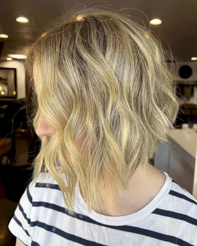 Medium wavy bob