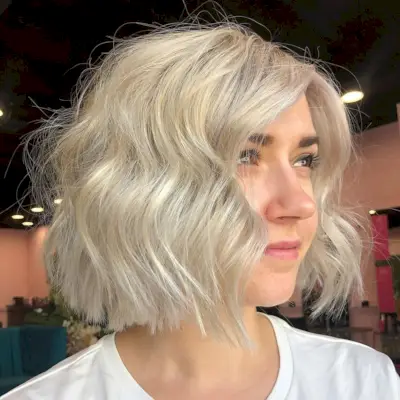 Casual Wavy Layered Bob Haircut