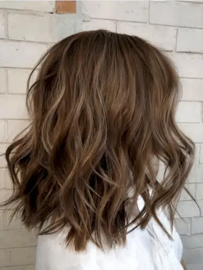 Wavy brunette Bob Cut